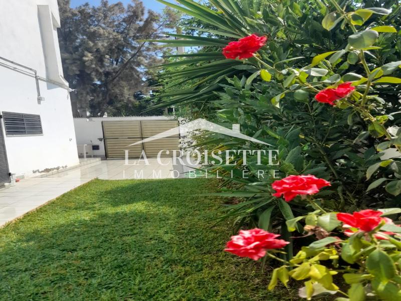 Rez-de-chaussée meublé S+2 avec jardin  à La Marsa